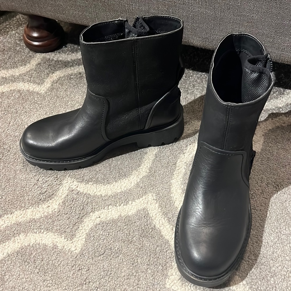 Black leather Ugg boot